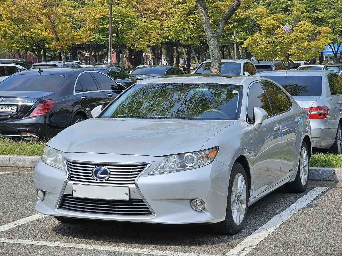 Lexus ES 300h — трансфер бизнес-класса