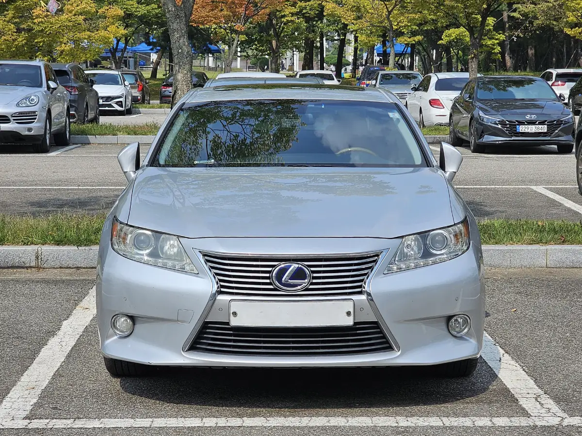 Lexus ES 300h — решётка радиатора